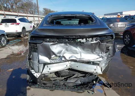 2026 Tesla Model Y Long Range Dual Motor All-Wheel Drive/Long Range Launch Series z USA, uszkodzony, nr VIN 7SAYGDEE4TA396725